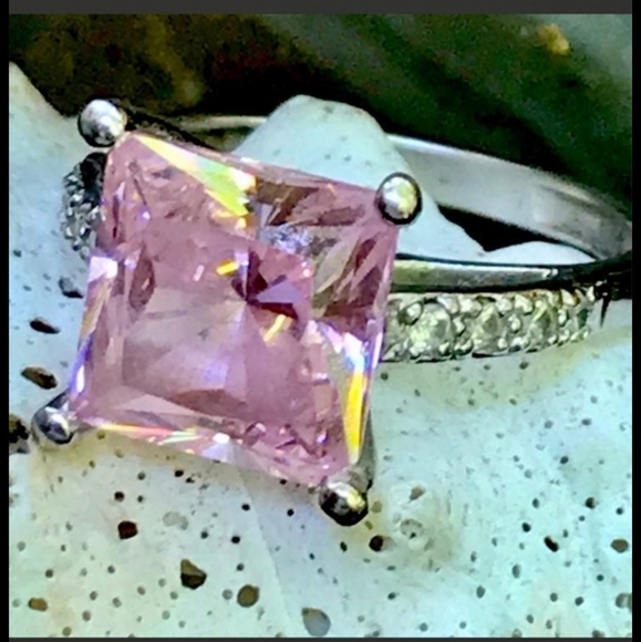 14 K Pink Princess Cut Solitaire Ring EUC Stamped - Picture 2 of 6